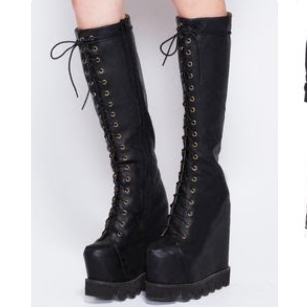 ISO JEFFREY CAMPBELL BOOTS 🖤🖤🖤🖤
